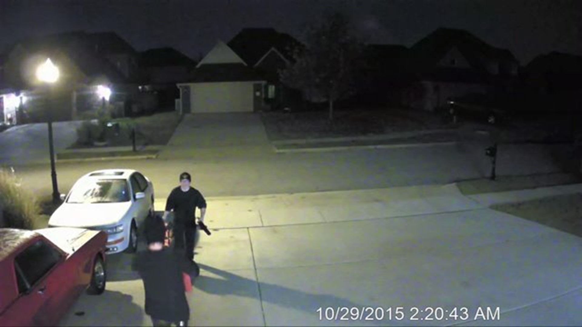 Caught On Camera: Two Suspects Burglarize Home