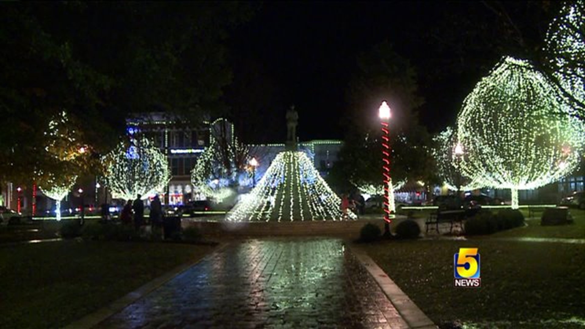 Bentonville Square Lights Up Despite Bad Weather