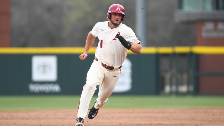 Hogs sweep two game series with UNLV