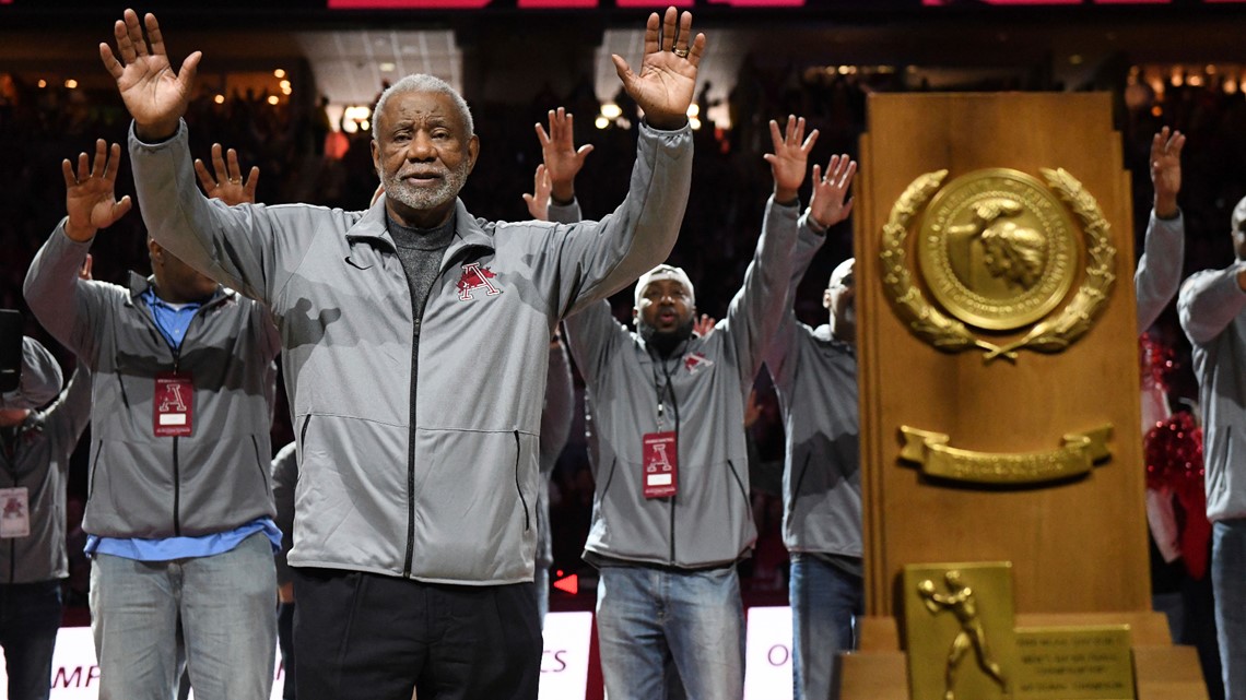 Nolan Richardson could get his own street outside of Bud Walton - Vimarsana News
