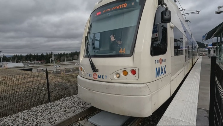 MAX Red Line closed between Gateway Transit Center and Portland Airport until Saturday