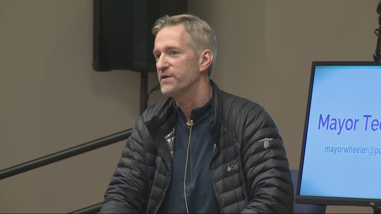 Mayor Wheeler attends town hall meeting in NE Portland, answers questions about city's homeless crisis