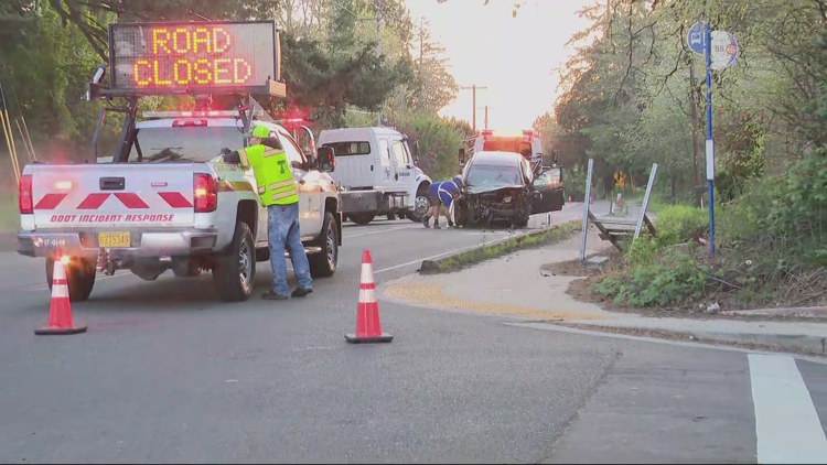 1 person dies in crash involving multiple vehicles in Aloha