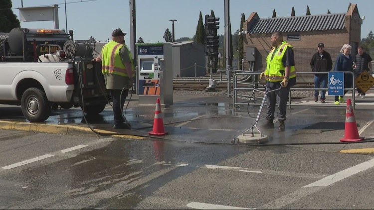 MAX platforms and trains get increased attention under TriMet push to improve cleanliness