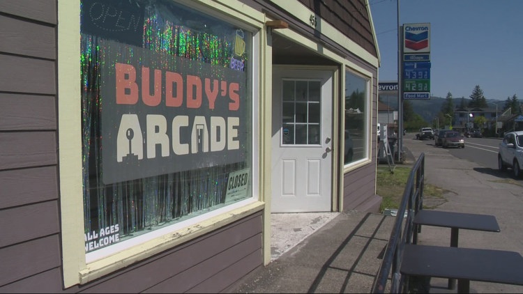 Cascade Locks community rallies after arcade owner raising funds to buy elementary school art supplies gets robbed