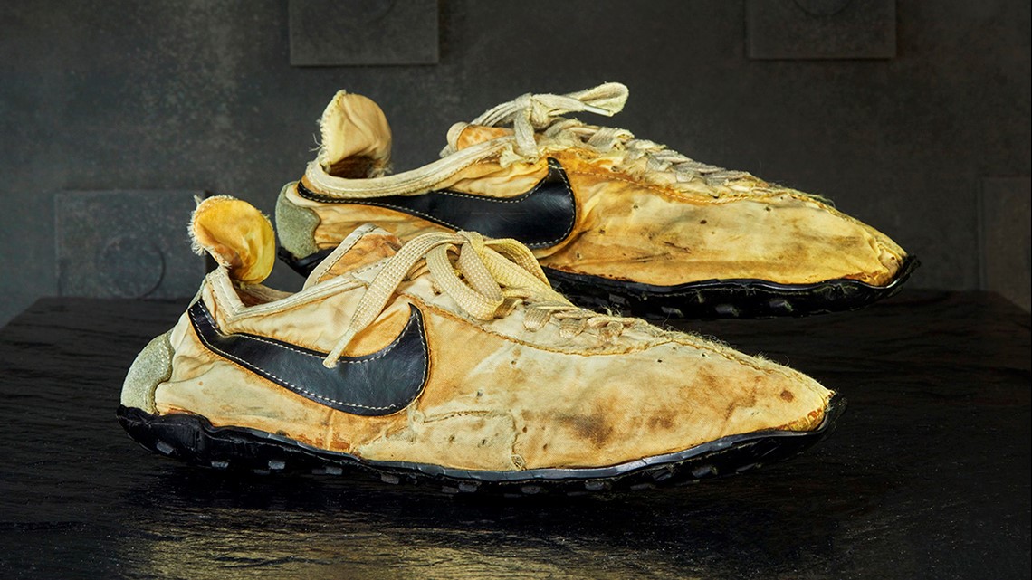 columbus gold sports shoes