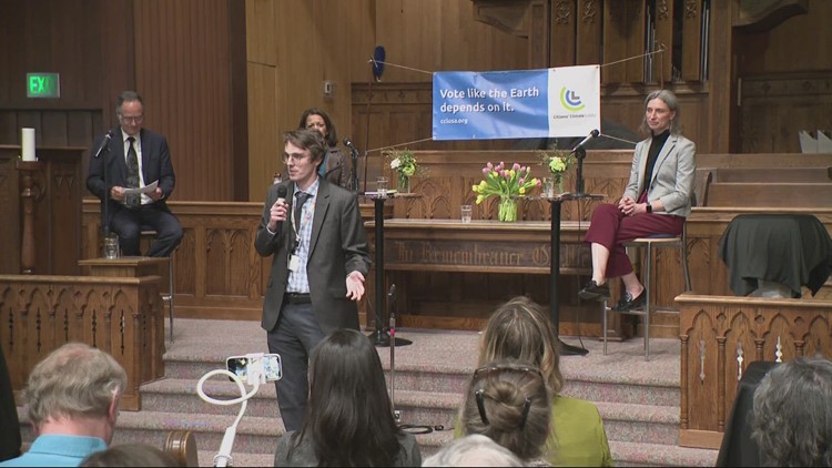 Democratic candidates for Oregon's Congressional District 3 talk climate change at forum