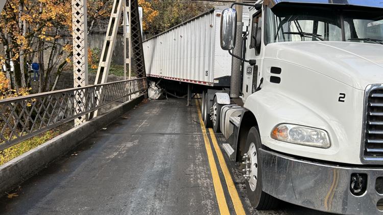 Stark Street Bridge over Sandy River reopens after semitruck collision