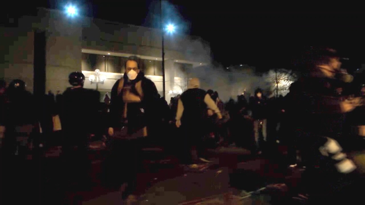 Protesters reportedly breach Eugene's federal building, police say