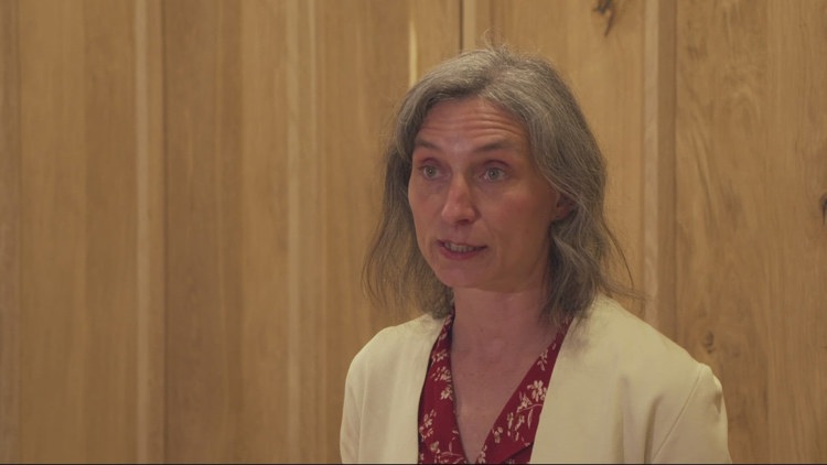 'We cannot look away': Oregon congresswoman says mom, 4 children have been held in federal custody for nearly 2 weeks