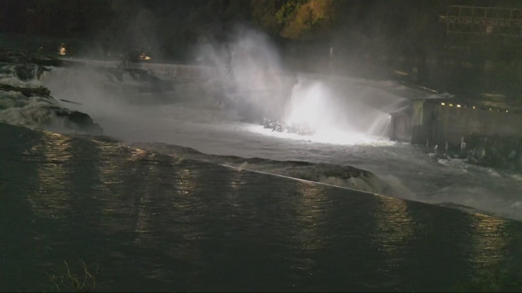 Body believed to be missing kayaker recovered from Willamette River in Gladstone