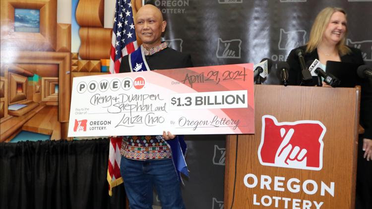Got a text from Oregon's Powerball winner offering to share money? No, it's not real