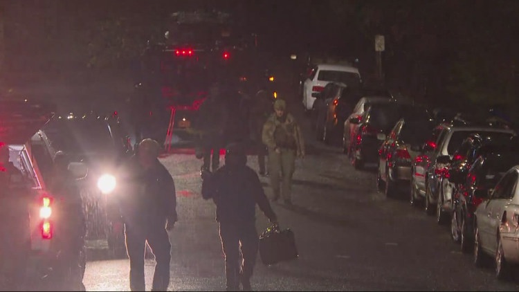 Burglary suspect arrested after hourslong standoff in Southwest Portland