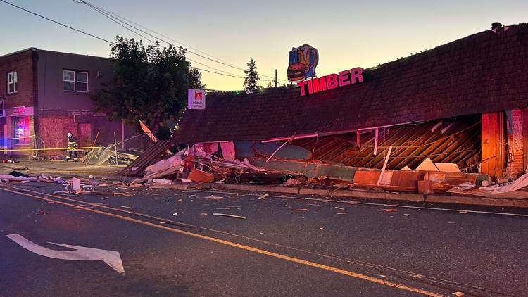 Roof collapses after fatal crash into Boring bar, marking 2nd deadly crash into buildings in area in 2 days