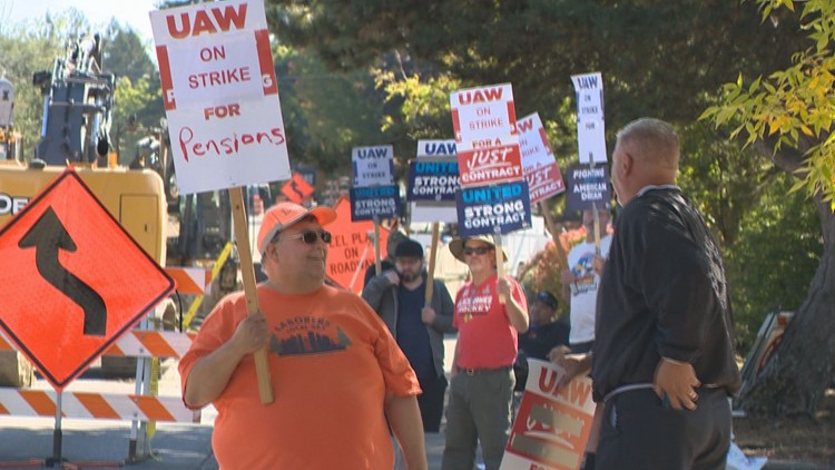 Beaverton auto workers join the picket line as strike expands nationwide