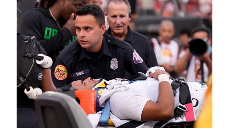 Dylan Raiola leads No. 20 Oregon past No. 12 USC 41-27 after Dante Moore's frightening injury