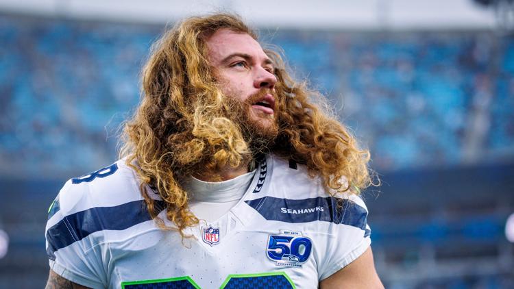 Seahawks agree to a 2-year contract with fullback and special teams captain Brady Russell