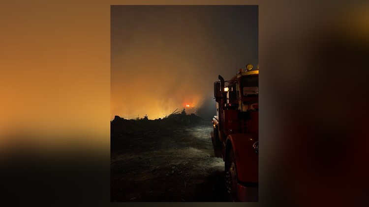 300 acres burn in wildfire southwest of Veneta