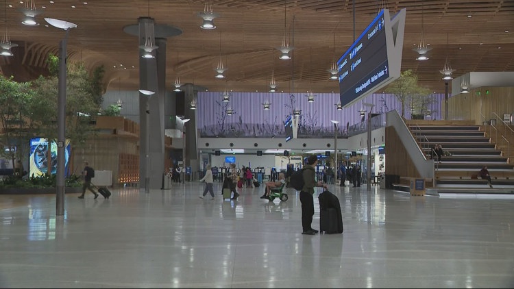 'It's a little worrisome': PDX travelers anticipate canceled, delayed flights with FAA cuts