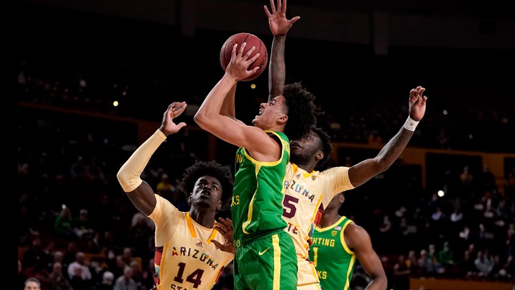 Bittle leads Oregon men to 68-54 victory over UCF in NIT