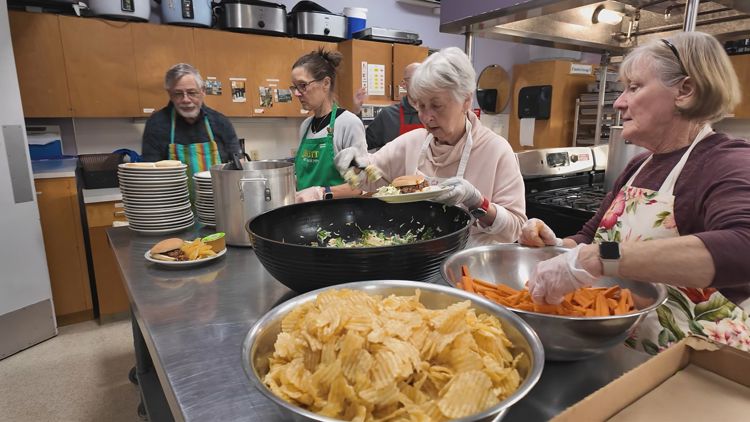 Portland area food banks see surge in visitors amid SNAP cuts, government shutdown