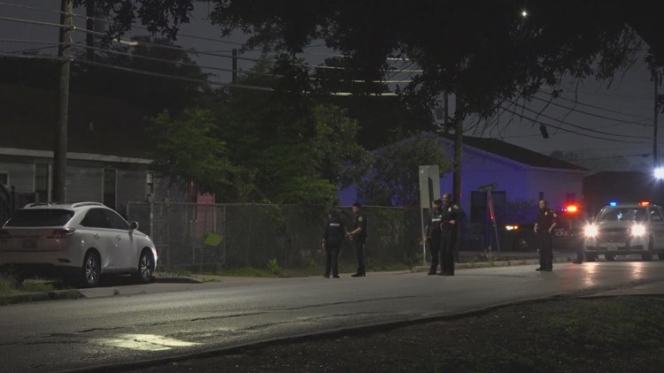 Off-duty Harris County deputy injured in drive-by shooting while in bed, Houston police say