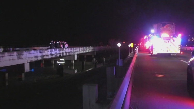 Investigation underway after vehicle found in bayou, Clear Lake Shores police say