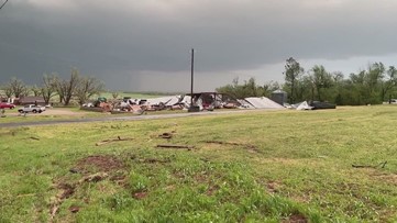 2 dead as severe storms, tornadoes move through central U.S.