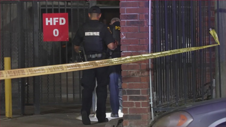 Police find man shot to death outside southwest Houston apartment complex, police say