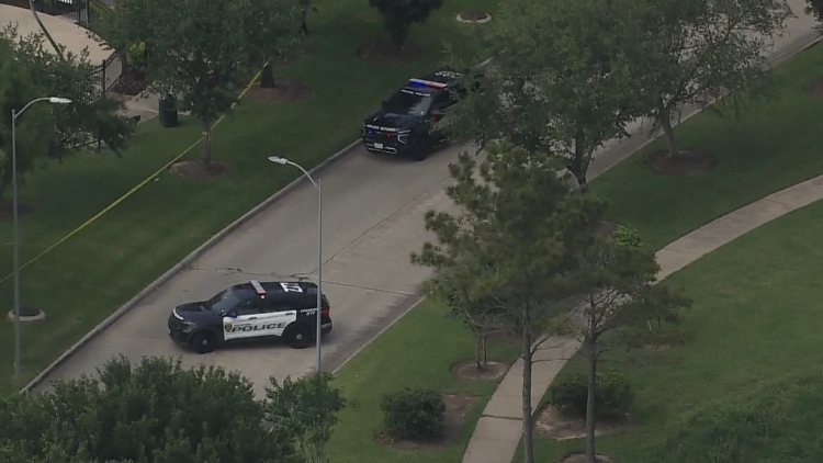 One killed, another injured in southeast Houston shooting