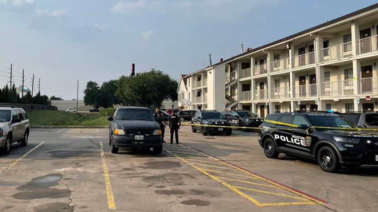 Man found shot to death at west Houston motel