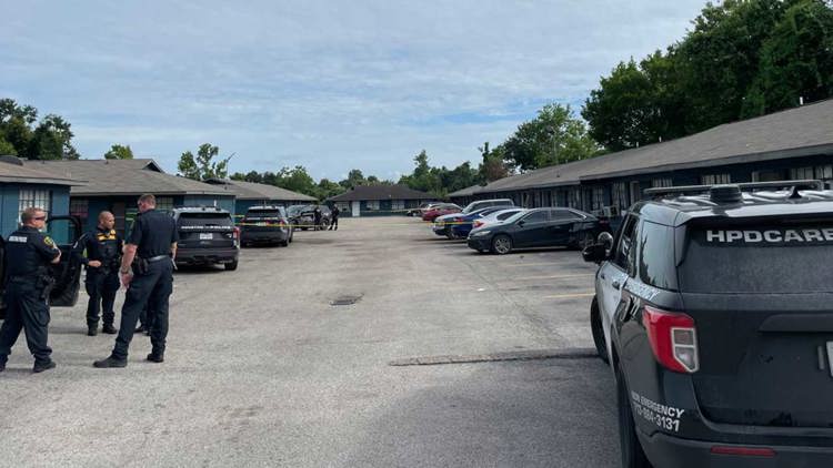 Woman dead, man detained after shooting in northeast Houston