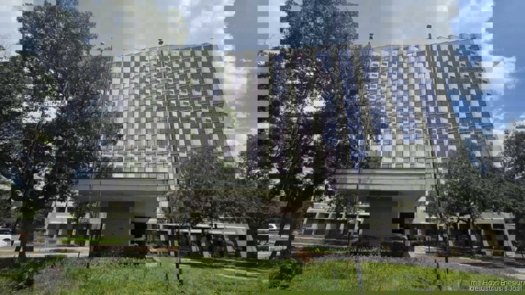 Old Hilton hotel in southwest Houston to turn into high-rise apartments