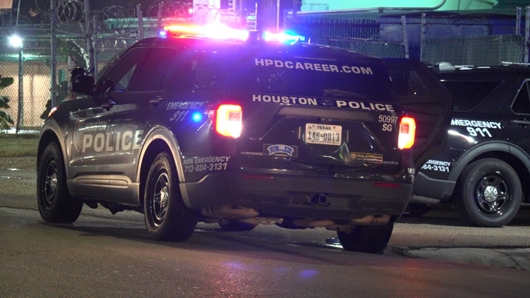 3 hurt, 1 dead after shooting in southwest Houston, police say | HPD asking public for info