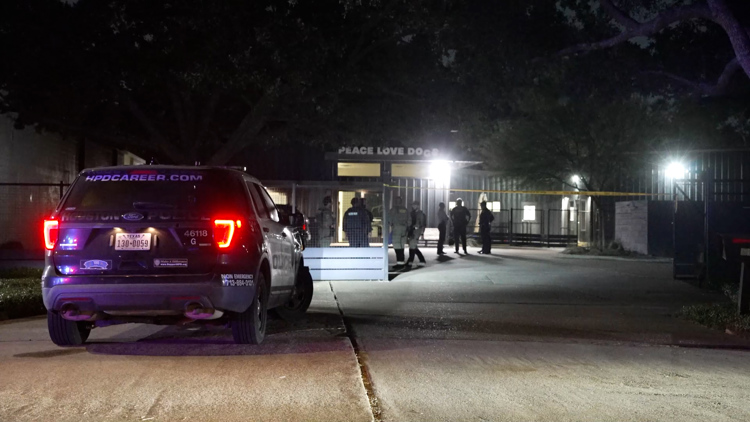 Police shoot, kill suspect wanted on child sex crime warrant while trying to take him into custody, HPD says