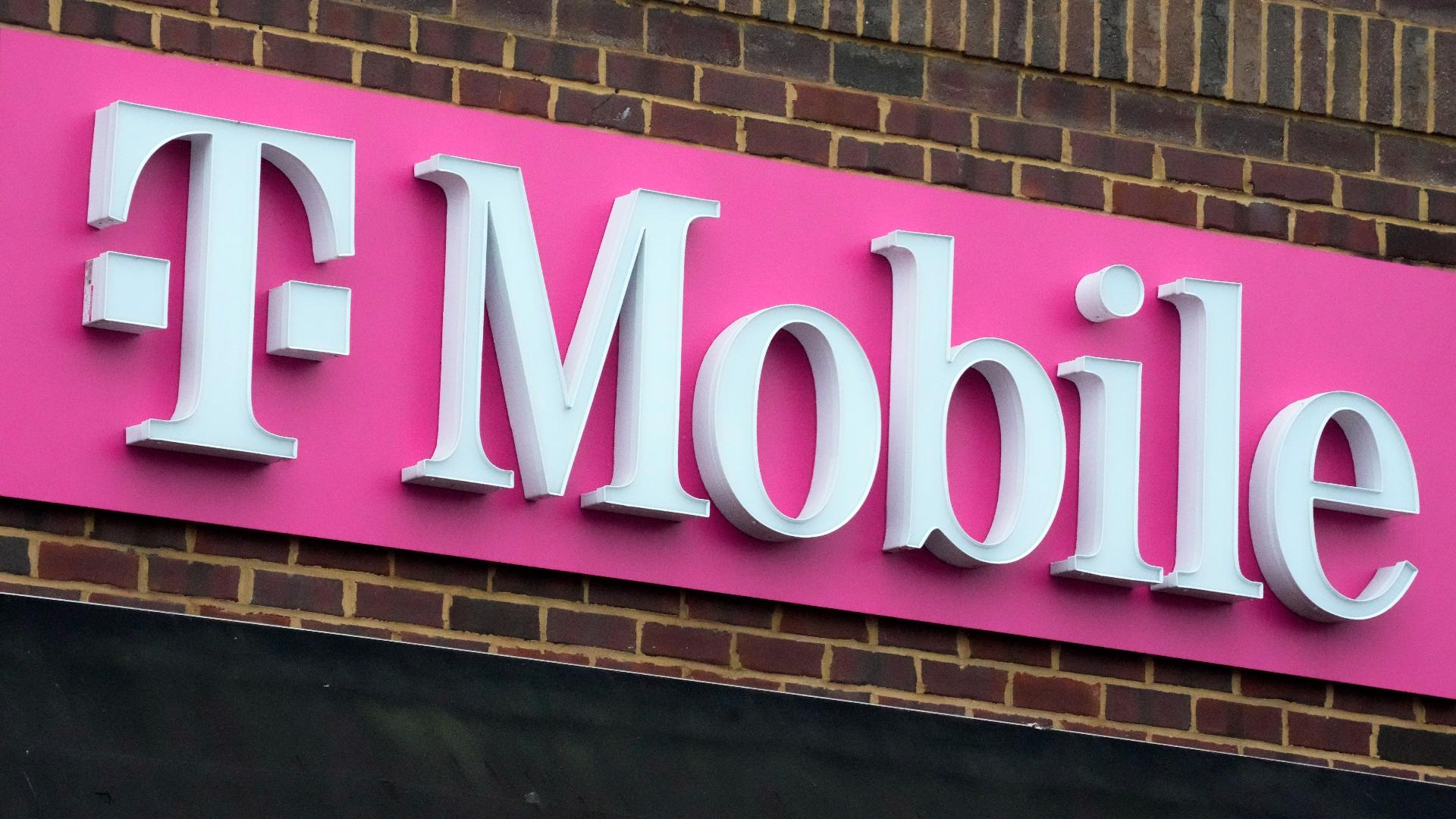 U.S. Cellular customers will be able to either keep their old plan or switch to a new T-Mobile plan without any fees for swapping.