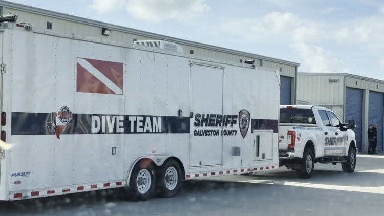 Search continues for missing boater after boat found capsized in Moses Lake