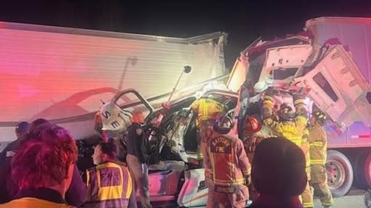 I-10 reopens near Hankamer after crash involving 18-wheelers