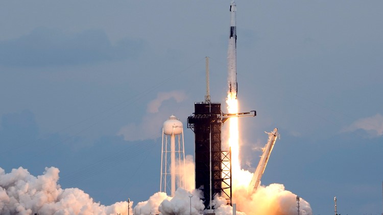 SpaceX launches crew of 4 to International Space Station