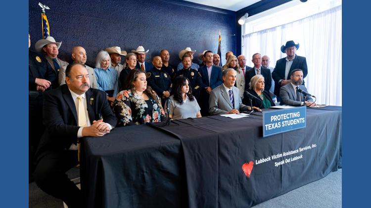 Texas educators convicted of improper student relationships could face at least 10 years under Abbott proposal