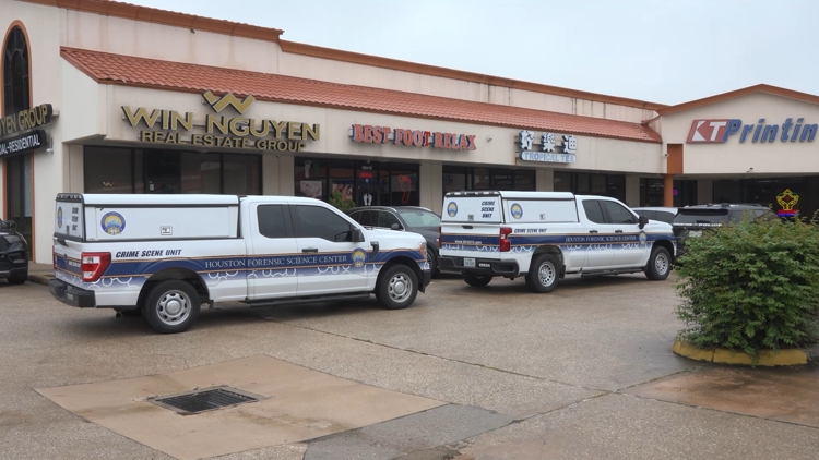 Houston bar employee found dead with apparent blunt force trauma, police say