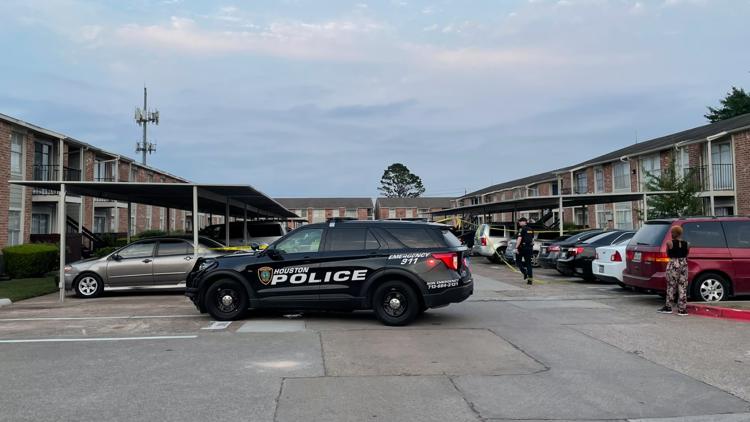 HPD: Crash kills 2-year-old as armed relatives allegedly hunt for responsible driver