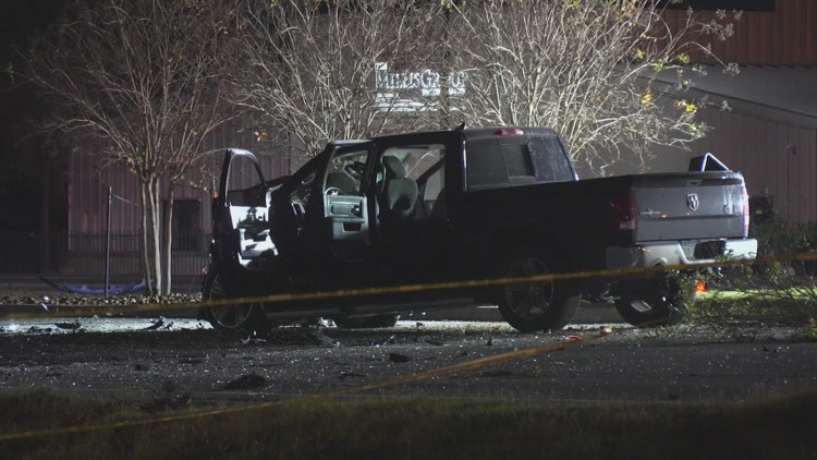 Sugar Land police investigate deadly head-on crash on Highway 6