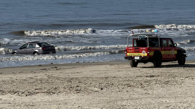 Car crashes off Galveston Seawall, into Gulf waters