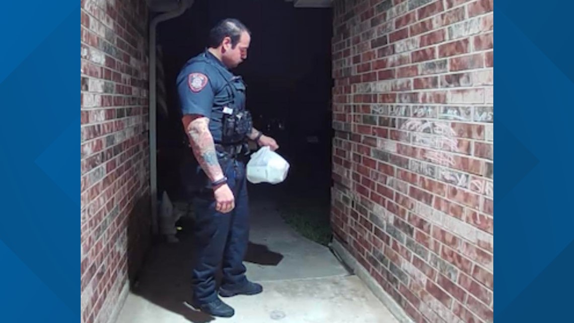 Police officer completes DoorDash delivery after arresting driver - Vimarsana News