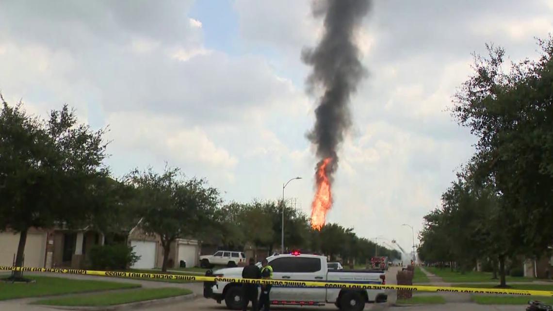 Pipeline explosion sends pillar of flame over Houston suburbs | 10tv.com
