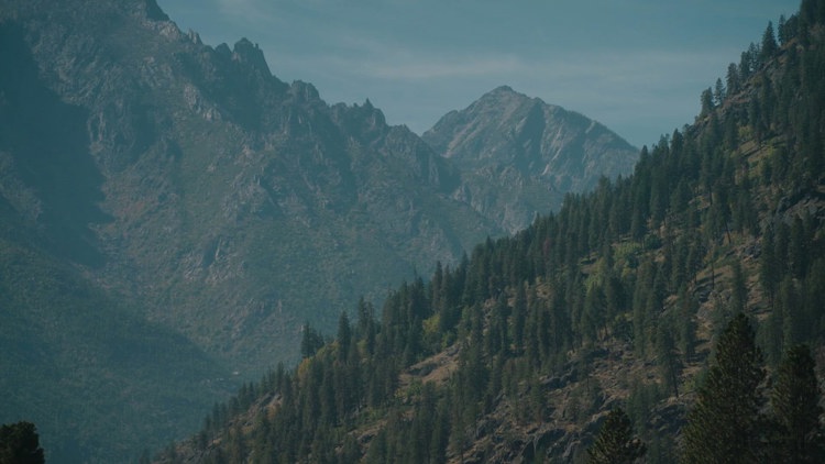 Verizon's 120-Foot Tower Plan Divides Leavenworth Over Scenic River Views