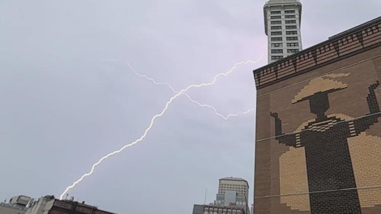 'Dry' thunderstorms are possible across the Puget Sound Wednesday. Here's where the chances are highest