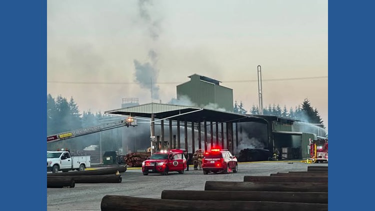 Arlington warns of brown tap water as firefighters battle commercial fire