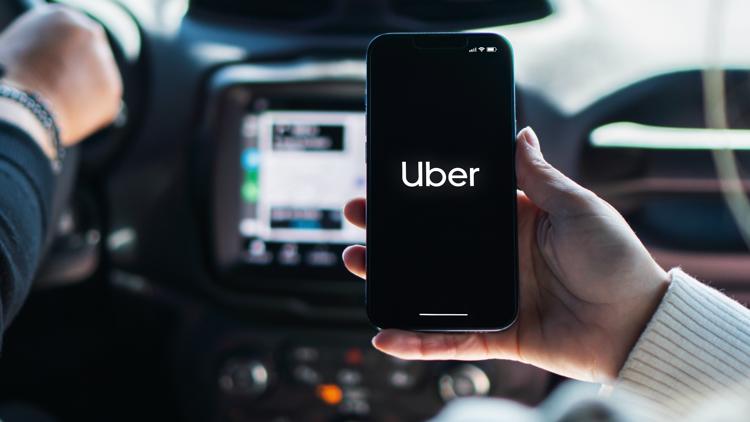 Woman jumps from car after getting into fake Uber in Seattle